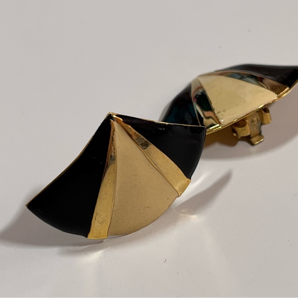 Vintage 80 90 Deco Black Cream Enamel Gold Fan Clip Earrings Retro - Picture 12 of 13
